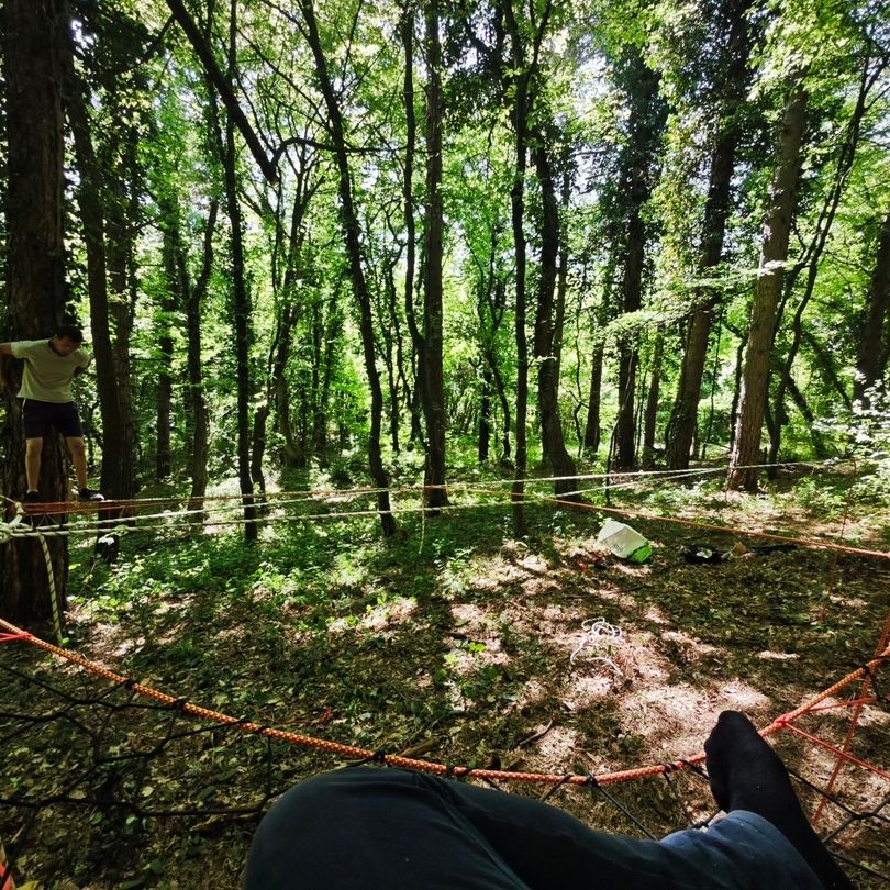 Prva Tree Net mreža u Hrvatskoj u Kalniku - osoba koja se odmara u mreži